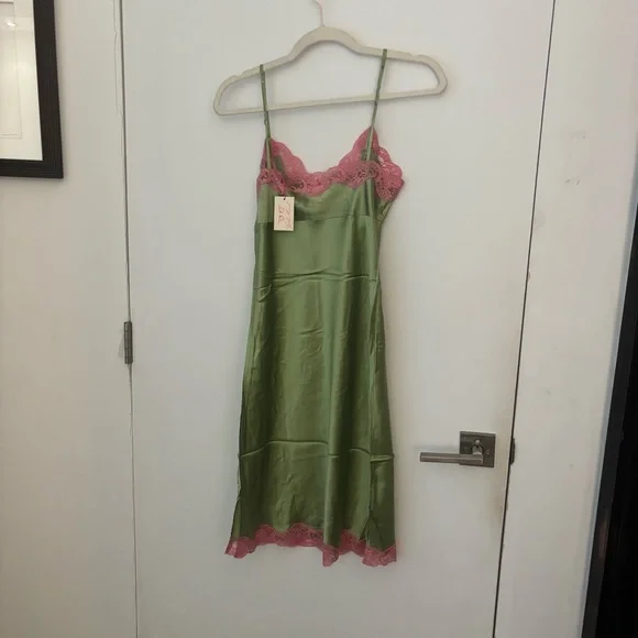 NWT Vintage Y2K Gold Hawk 100% Silk Slip Dress Midi Green Pink Lace  Embroidered - threedaughtersproperties.com